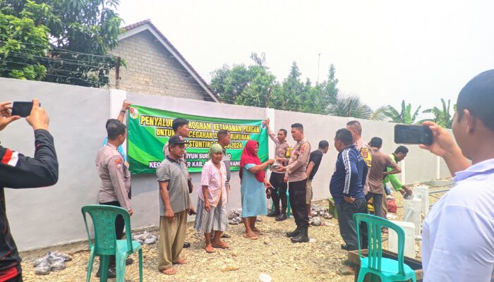 Tiyuh Sumber Rejo Bagikan Ikan Lele Pada Warga yang Terdampak Stunting