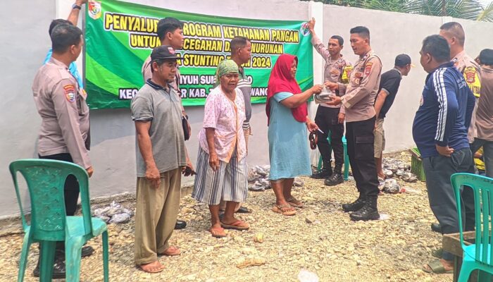 Tiyuh Sumber Rejo Bagikan Ikan Lele Pada Warga yang Terdampak Stunting