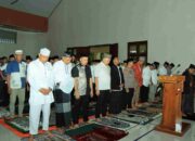 Kapolres Tulang Bawang Barat Laksanakan Sholat Idul Fitri bersama Personil dan Warga