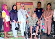 Mirdah Alpiyanto, S.Pd Anggota DPRD Tubaba Serahkan Bantuan Kursi Roda kepada Dua Warga