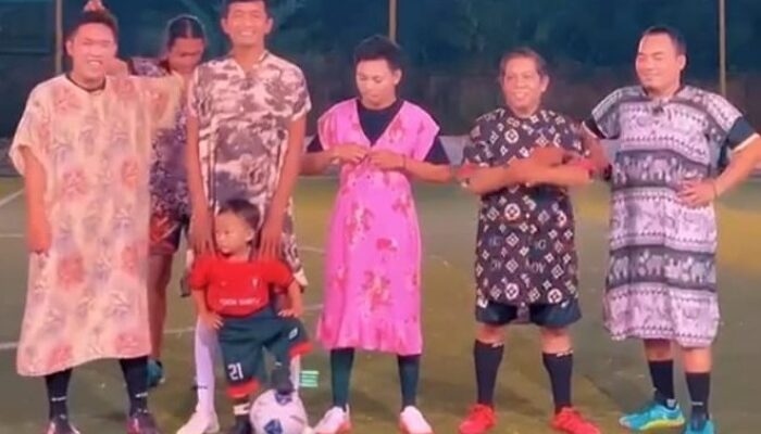Seru dan Nyentrik! Jurnalis Lampung Main Minisoccer Pakai Daster di Hari Kartini