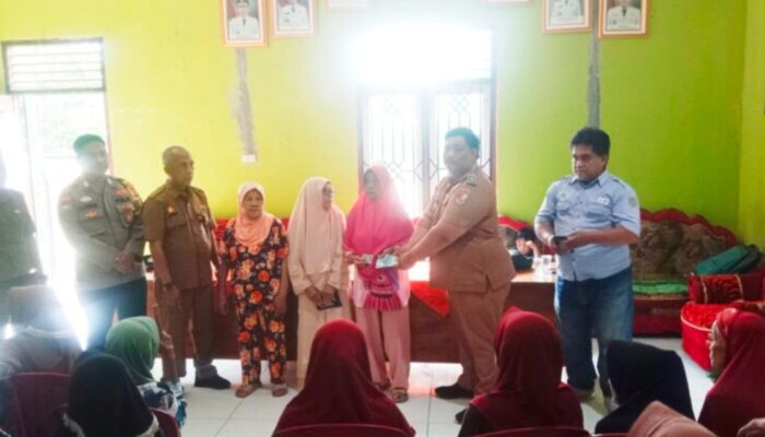 Pemerintah Tiyuh Pagar Dewa Bagikan BLT DD dan Bantuan Panganan Kepada Warga