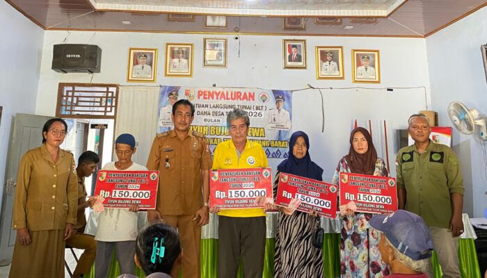Pemerintah Tiyuh Bujung Dewa Salurkan BLT Dana Desa kepada 10 KPM