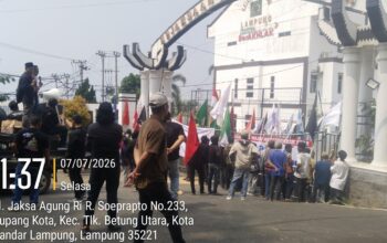 Demo di Kejati, KERAMAT Desak Periksa Belanja Kebersihan Setda Tubaba yang Sarat Penyimpangan