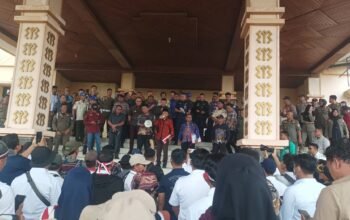 Siltap Tertunggak Empat Bulan, Ratusan Aparatur Tiyuh Kepung Pemkab Tubaba