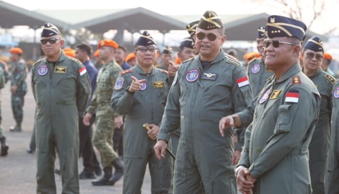 Kasad Apresiasi Penerbang Demo Udara HUT ke-81 RI