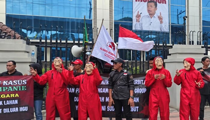 Selain Mundur Dari kepengurusan Golkar, Nusron disarankan Mundur Sebagai Menteri.